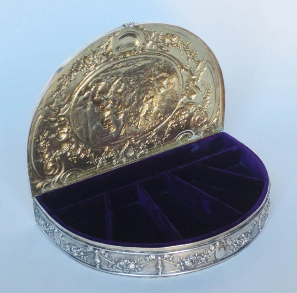 СЕРЕБРЯНАЯ ЮВЕЛИРНАЯ КОРОБКА