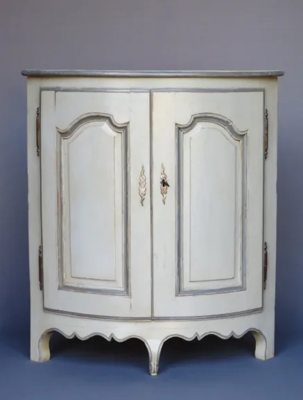 LOUIS XV PERIOD УГЛОВЫЙ ШКАФ