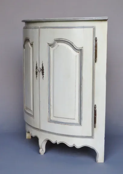LOUIS XV PERIOD УГЛОВЫЙ ШКАФ
