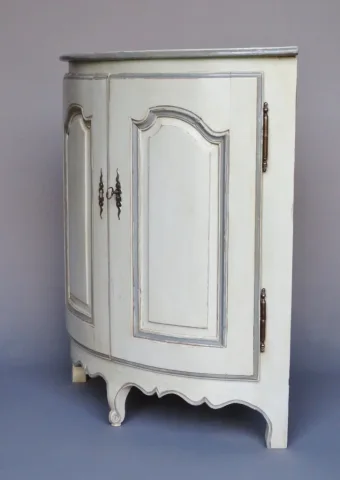 LOUIS XV PERIOD УГЛОВЫЙ ШКАФ