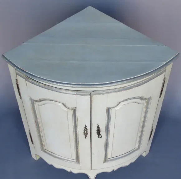 LOUIS XV PERIOD УГЛОВЫЙ ШКАФ
