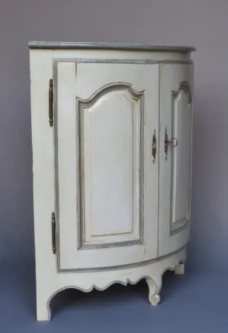 LOUIS XV PERIOD УГЛОВЫЙ ШКАФ