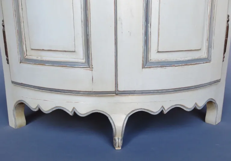 LOUIS XV PERIOD УГЛОВЫЙ ШКАФ