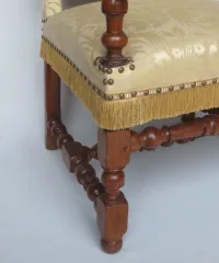 Fauteuil en noyer d'époque Louis XIV.