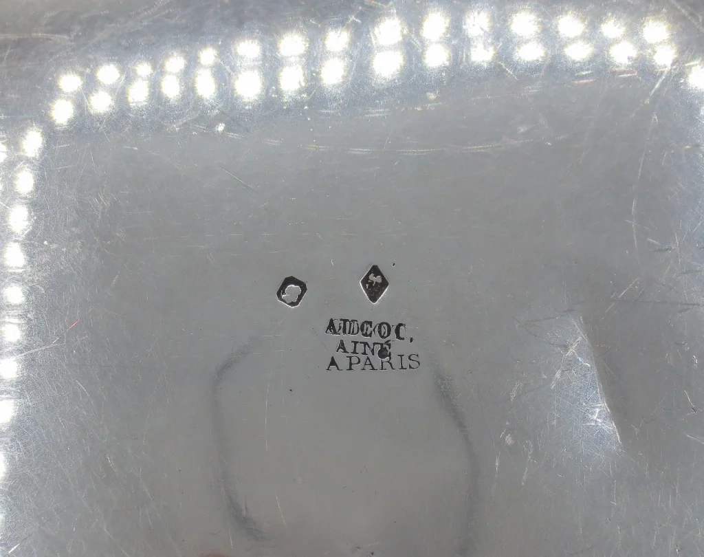 Casserole en argent massif.