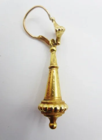 Boucles d'oreilles en or, Normandie XIXe siècle.