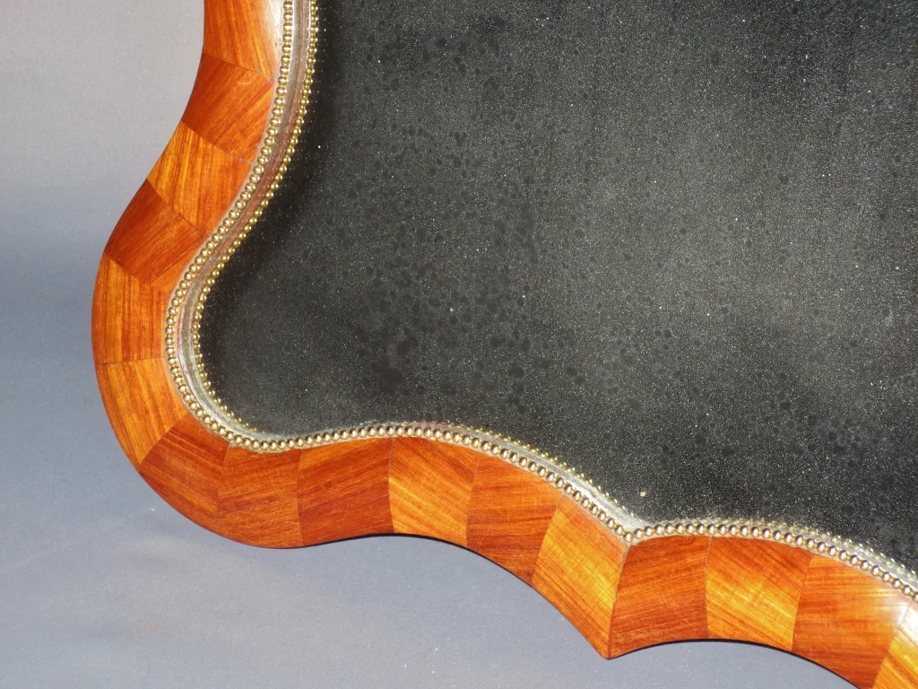 Miroir à poser en bois de rose.
