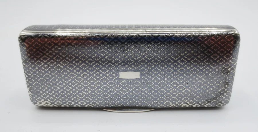 Tabatière en argent niellé, époque Charles X.
