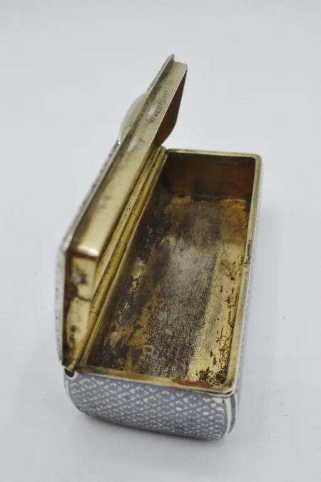 Tabatière en argent niellé, époque Charles X.