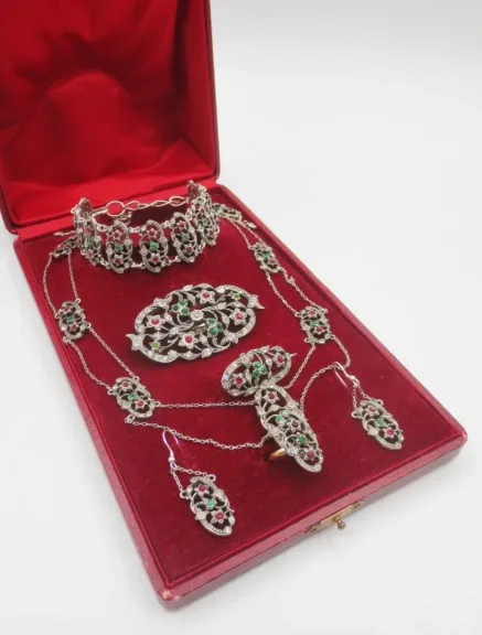 LATE 19th CENTURY JEWELLRY