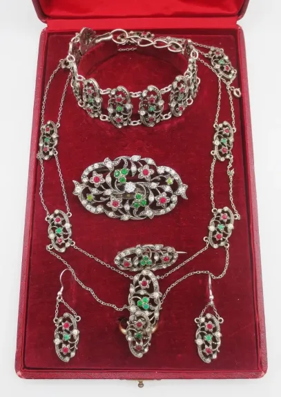LATE 19th CENTURY JEWELLRY