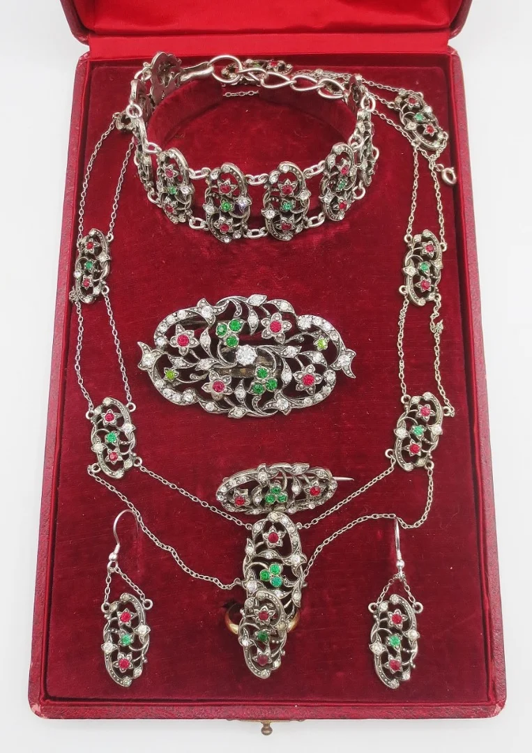 Parure fin du XIXe siècle.