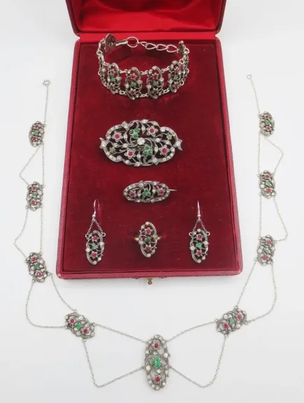 LATE 19th CENTURY JEWELLRY