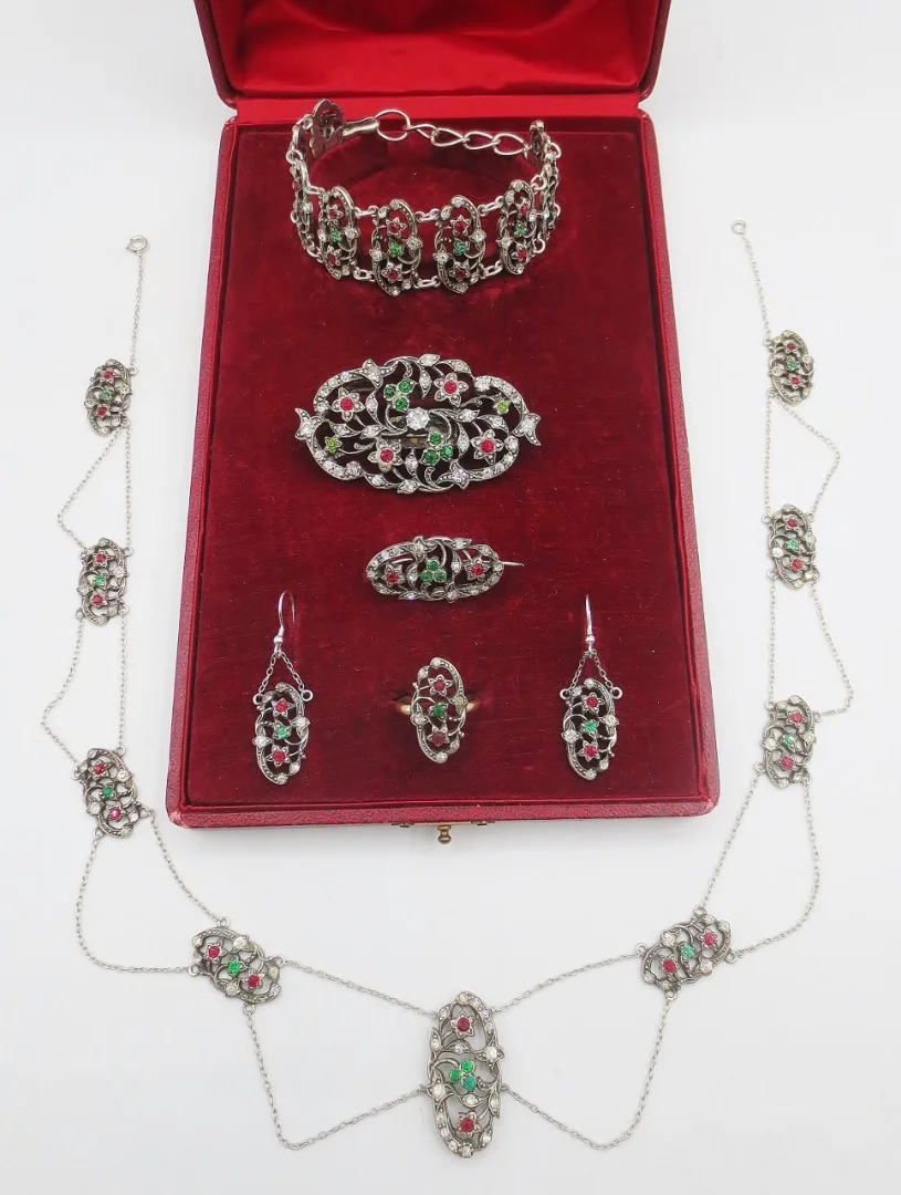 LATE 19th CENTURY JEWELLRY