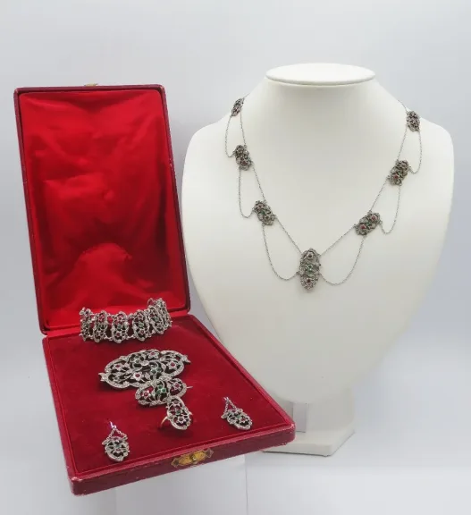 LATE 19th CENTURY JEWELLRY