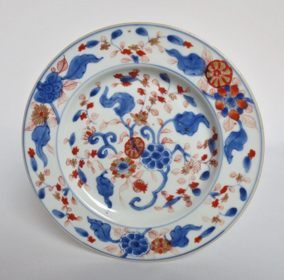 PAIR OF IMARI PLATES