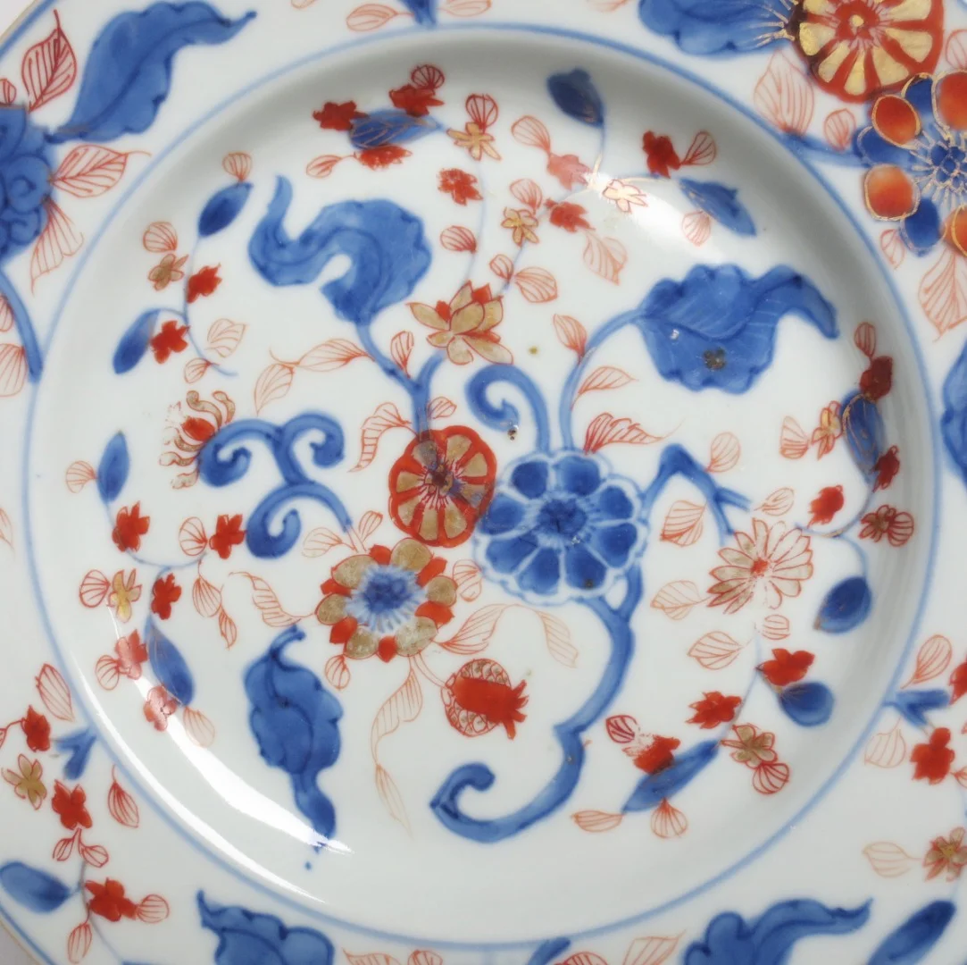 PAIR OF IMARI PLATES