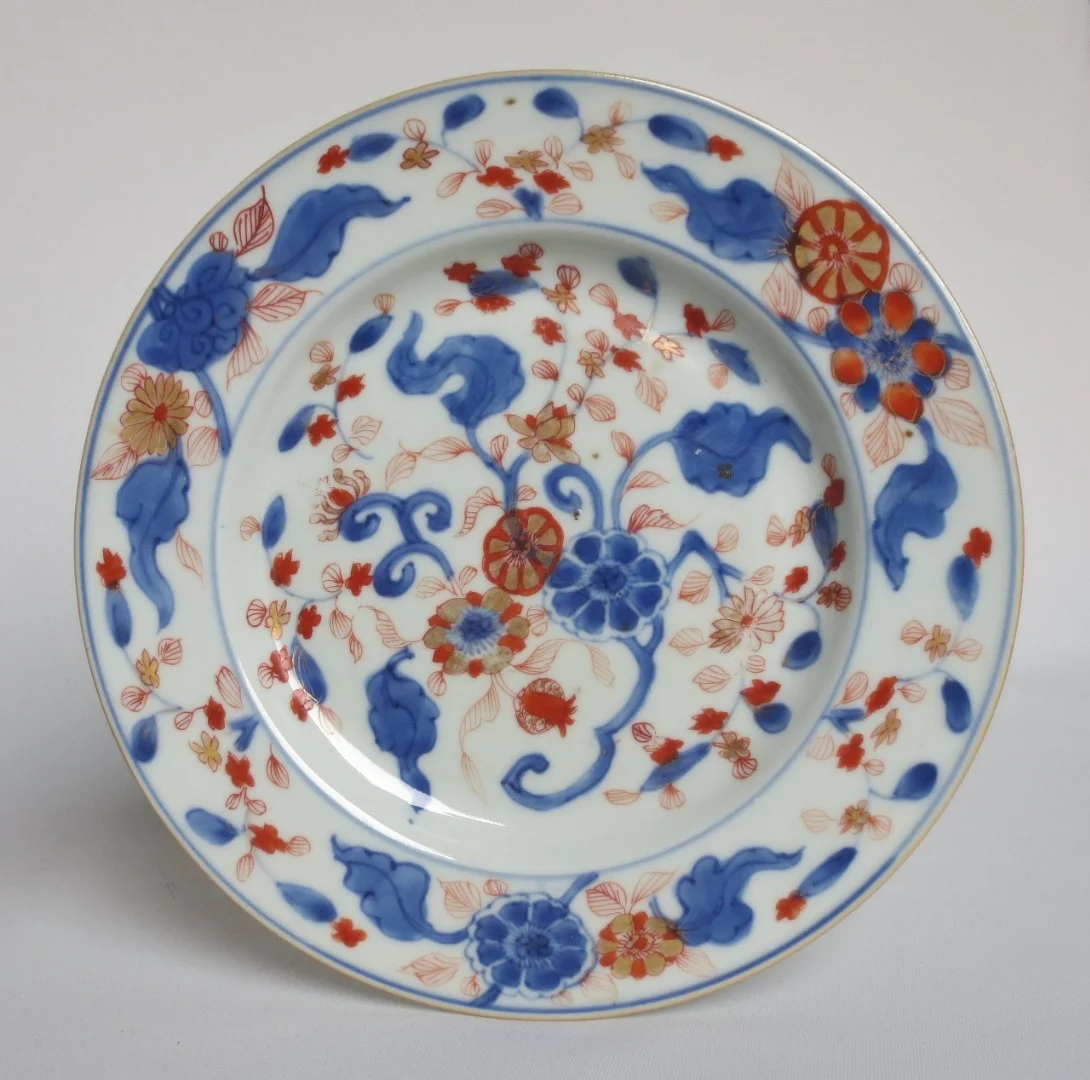PAIR OF IMARI PLATES