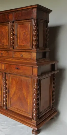 Buffet en Noyer, XVIIe siècle.