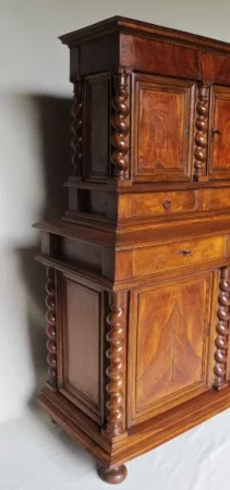 Buffet en Noyer, XVIIe siècle.
