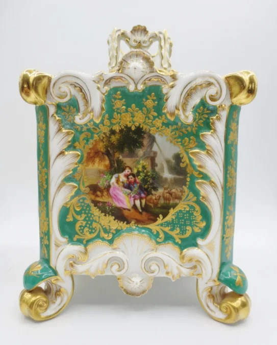 Paire de pots-pourris, attribuée à Jacob Petit.