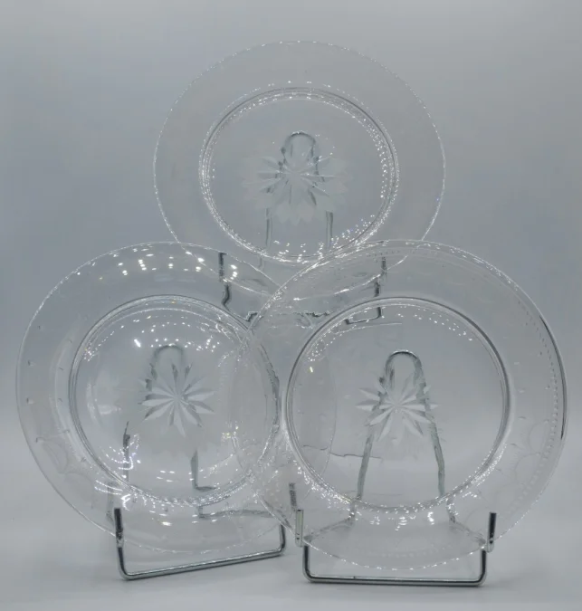 Assiettes, cristal gravés, XIXe siècle.