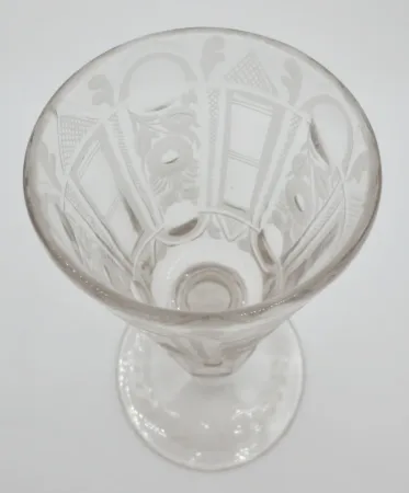 Verre à jambe XVIIIe siècle.