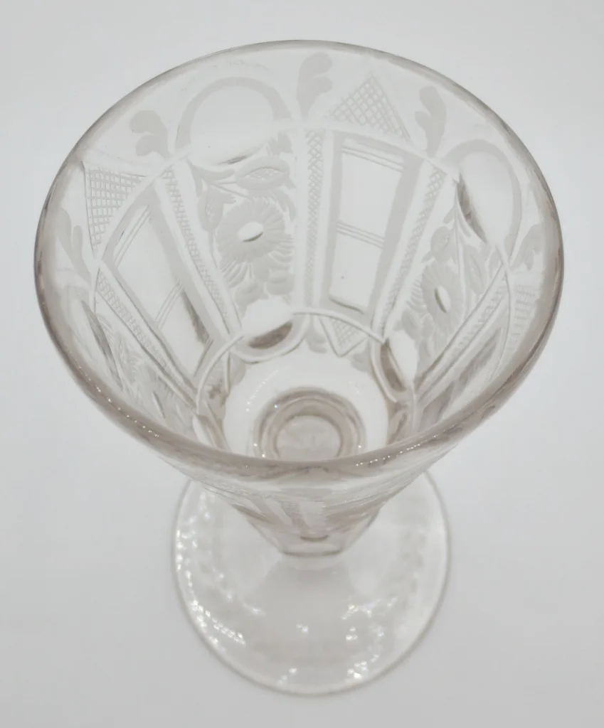 Verre à jambe XVIIIe siècle.