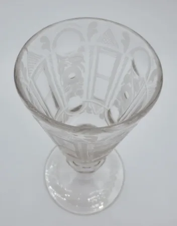 Verre à jambe XVIIIe siècle.