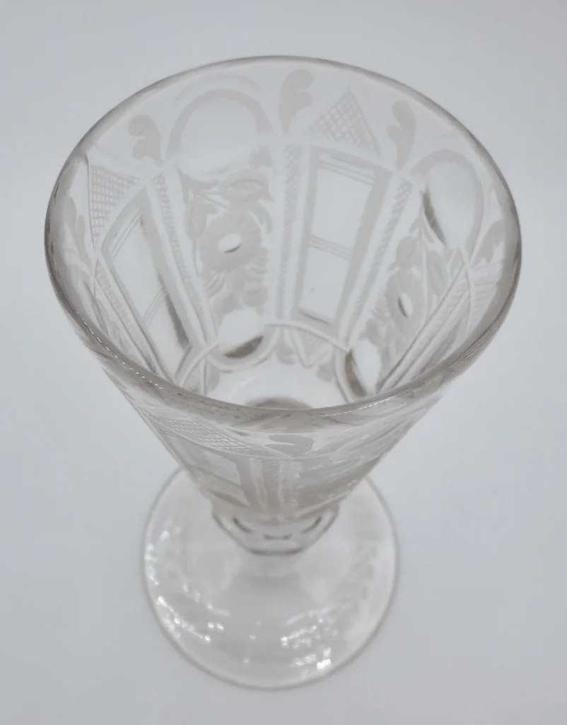 Verre à jambe XVIIIe siècle.
