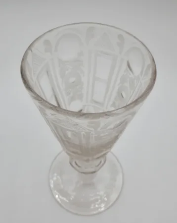 Verre à jambe XVIIIe siècle.