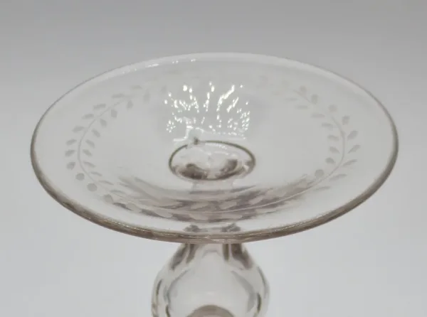 Verre à jambe XVIIIe siècle.