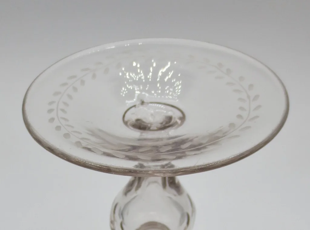 Verre à jambe XVIIIe siècle.