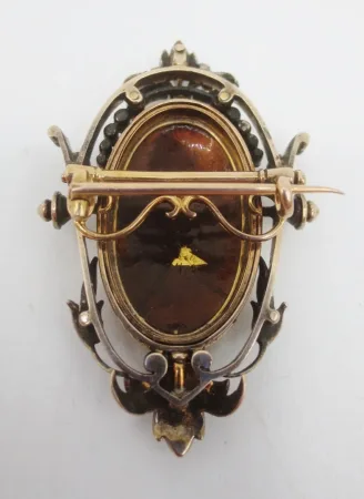 Broche Napoléon III en or, argent et émail.