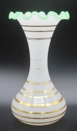Vase en opaline, époque Restauration.
