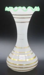 Vase en opaline, époque Restauration.