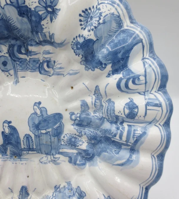TELLER AUS DEM 17. JAHRHUNDERT AUS FRANKFORTER FAIENCE