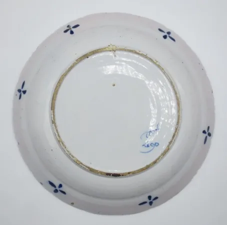 Plat en faïence de Delft, XVIIIe siècle.