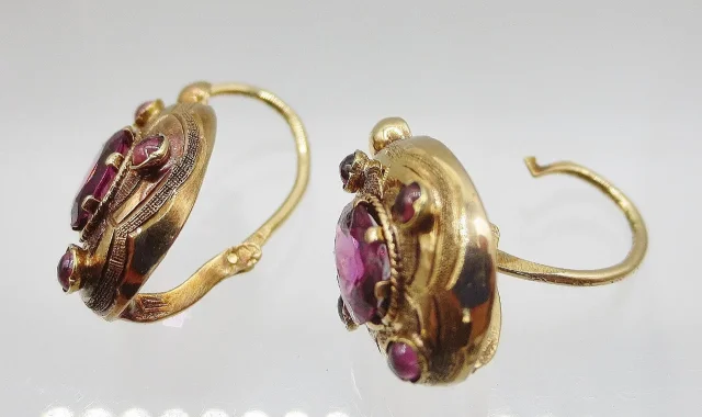 Boucles d'oreille, XIXe siècle.