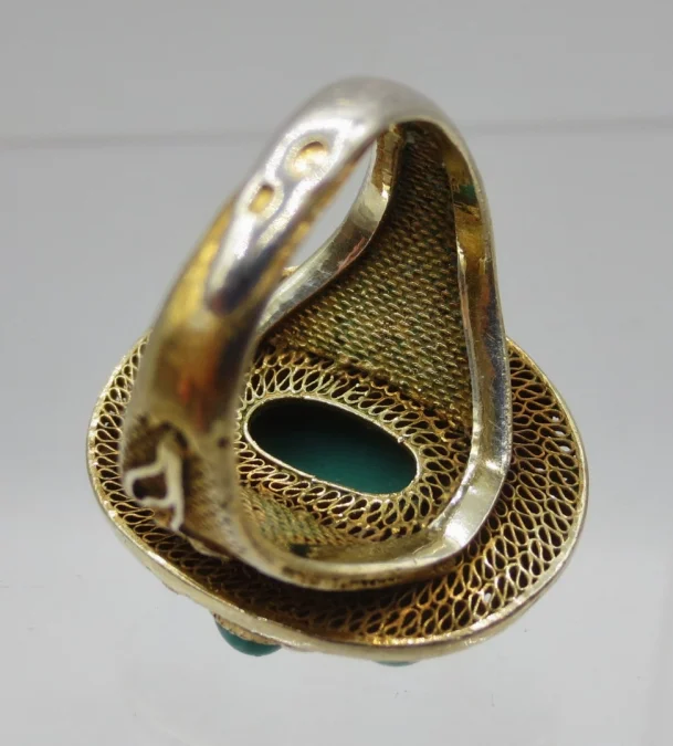 Bague en vermeil sertie de türkiss.