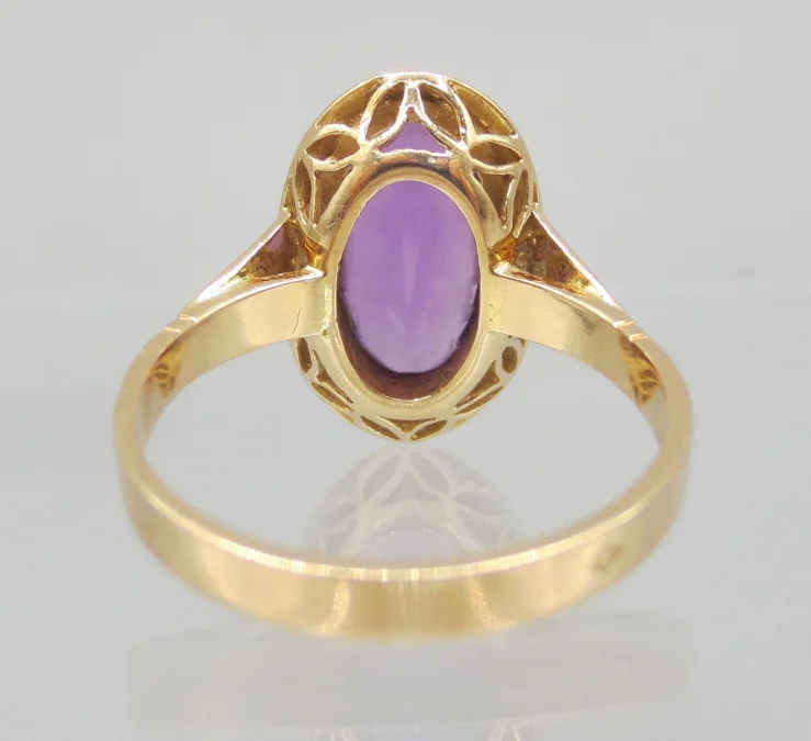 Bague, or et améthyste.