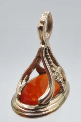 Cachet de pouce en vermeil. XVIIIe siècle.