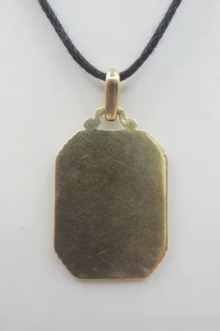 Médaille en nacre et or.