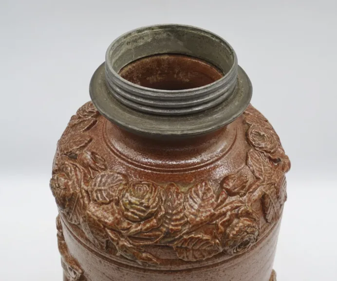 Pot ou bouteille en grès du Beauvaisis.