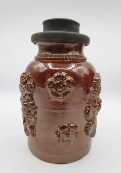 Trois pots à tabac beauvaisis, XIXe siècle.