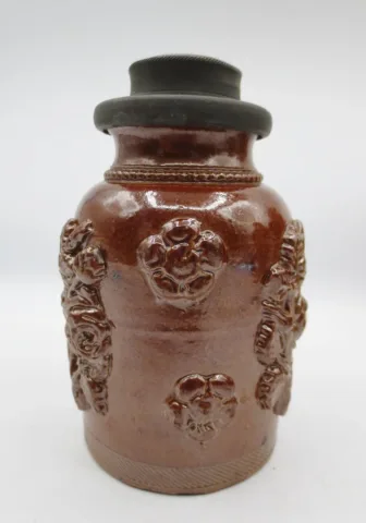 Trois pots à tabac beauvaisis, XIXe siècle.