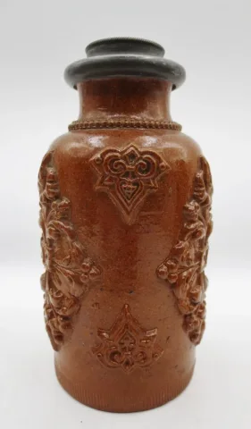 Trois pots à tabac beauvaisis, XIXe siècle.