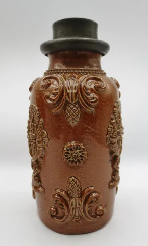 Trois pots à tabac beauvaisis, XIXe siècle.