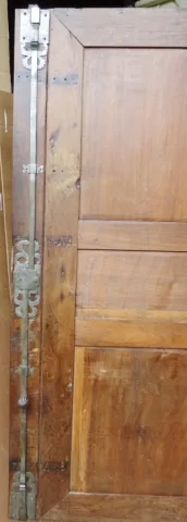 Armoire Louis XIII en noyer.