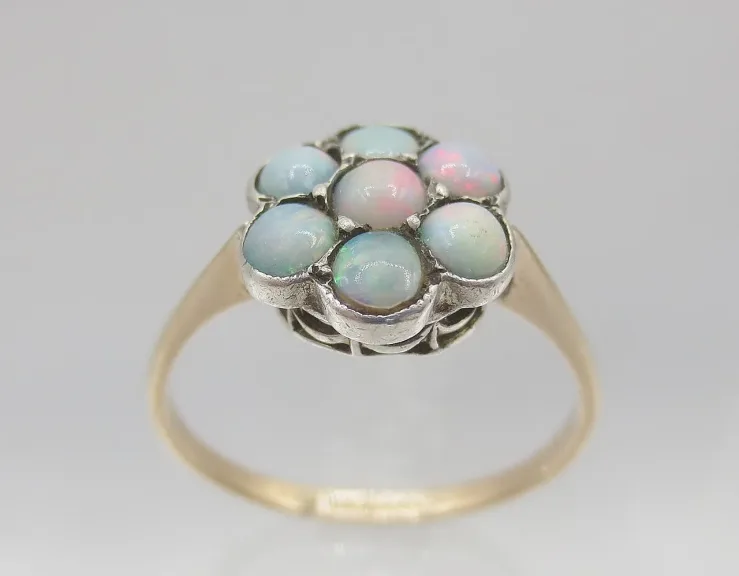 RING AUS GOLD UND OPAL